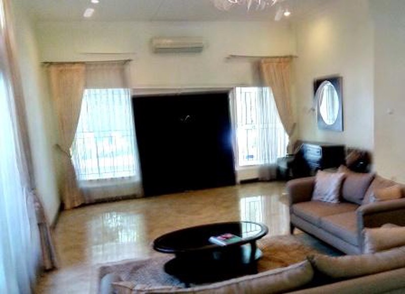 Rumah nyaman di kebayoran baru, jakarta selatan