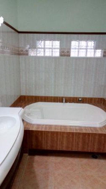 Rumah nyaman di kebayoran baru, jakarta selatan