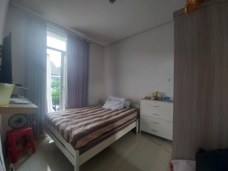 Bintaro, Pondok Ranji, rumah view danau di Lakewood residence