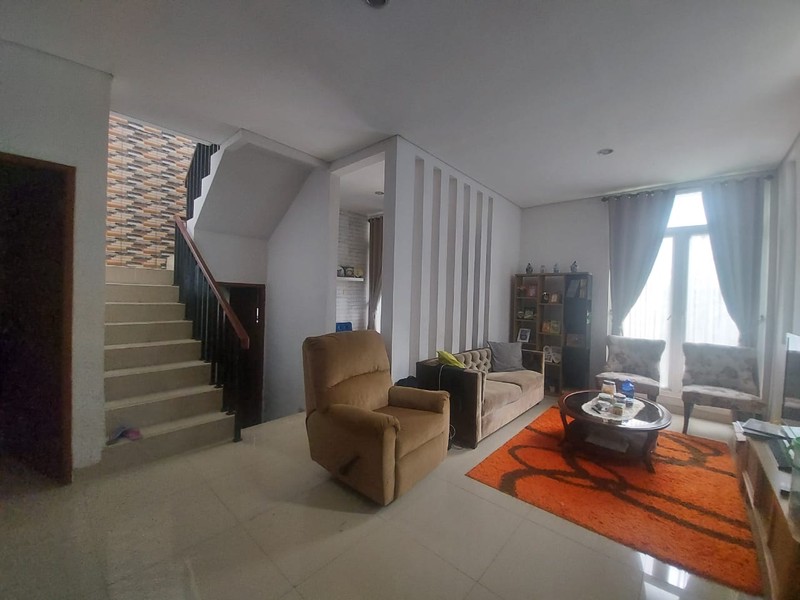 Bintaro, Pondok Ranji, rumah view danau di Lakewood residence