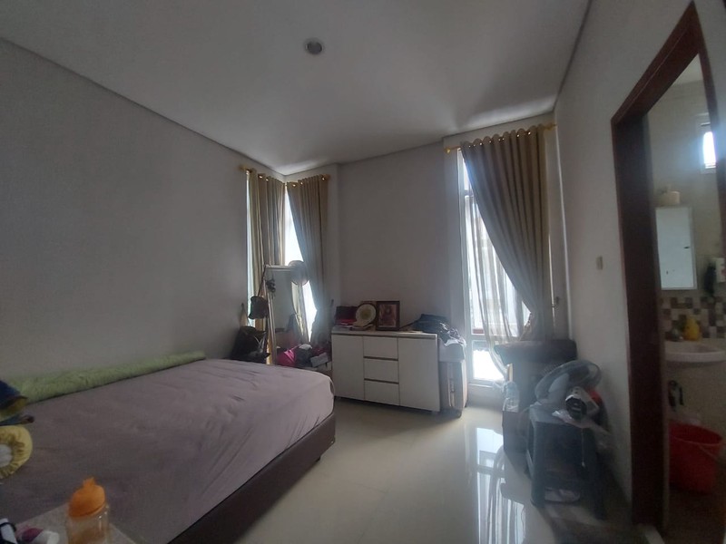 Bintaro, Pondok Ranji, rumah view danau di Lakewood residence