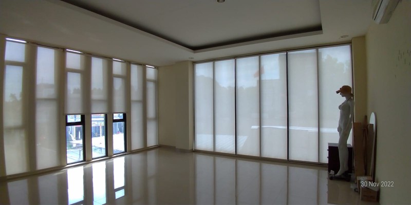 Gedung Kantor Dijual Dengan Parkir Luas di Jombang Bintaro