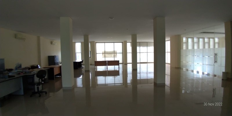 Gedung Kantor Dijual Dengan Parkir Luas di Jombang Bintaro