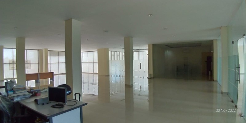 Gedung Kantor Dijual Dengan Parkir Luas di Jombang Bintaro