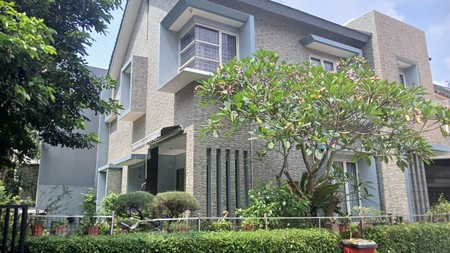 Rumah Asri dengan Taman yang Luas, Posisi Hoek di Jakarta Timur