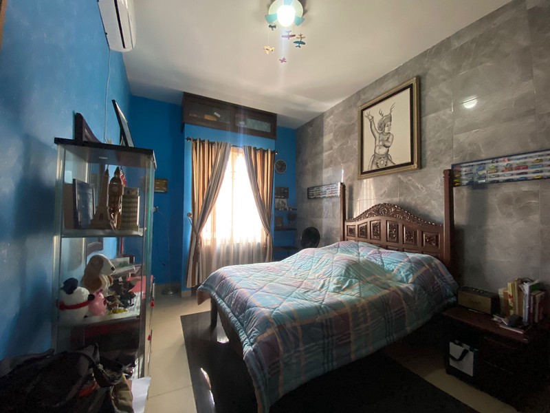 Rumah Asri dengan Taman yang Luas, Posisi Hoek di Jakarta Timur