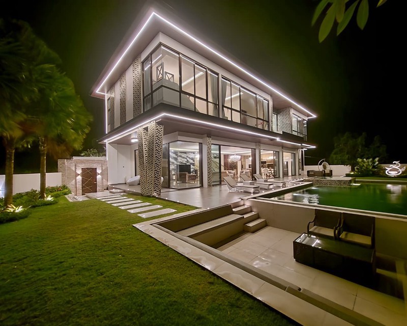 FREE HOLD - Exquisite 4-Storey Luxury Villa with Panoramic Views in Ungasan - BALI