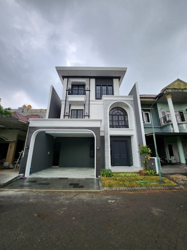 Dijual Rumah Modern 3 Lantai  Villa Taman Telaga Citraland Surabaya Barat