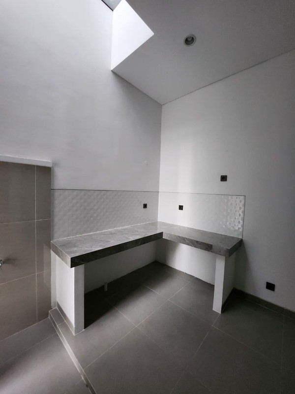 Dijual Rumah Modern 3 Lantai  Villa Taman Telaga Citraland Surabaya Barat