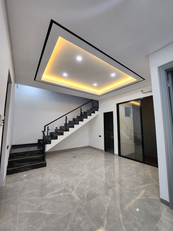 Dijual Rumah Modern 3 Lantai  Villa Taman Telaga Citraland Surabaya Barat