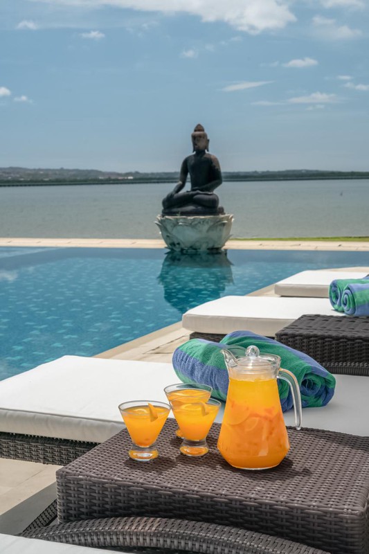 Freehold - A True Bali Escape: Beachfront Villa with Rooftop Lounge & Tropical Charm, Tanjung Benoa, Nusa Dua, Bali