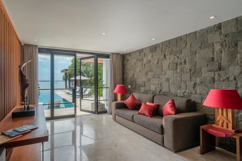 Freehold - A True Bali Escape: Beachfront Villa with Rooftop Lounge & Tropical Charm, Tanjung Benoa, Nusa Dua, Bali