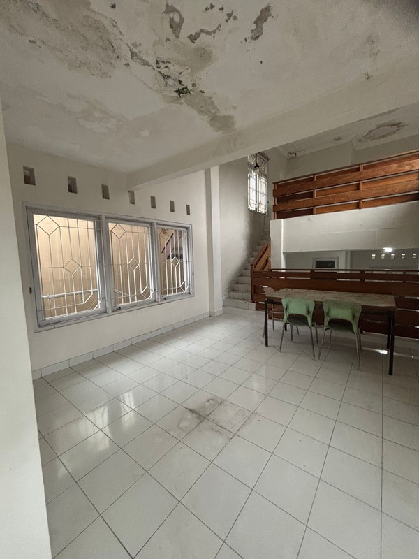 Dijual Rumah 4 Lantai Lokasi Strategis di Daerah Jombor Lor , Sinduadi - Sleman 