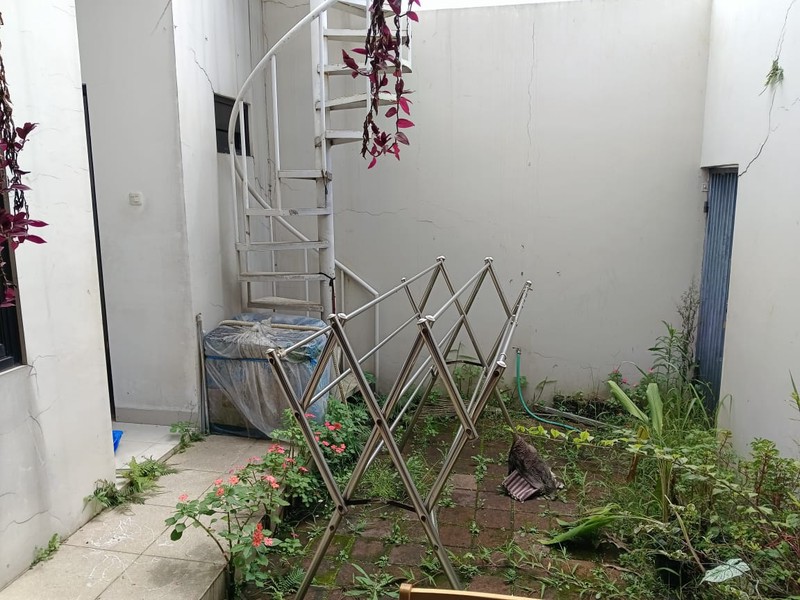 Rumah Siap huni di Sariwangi Asri lokasi strategis dekat setraduta  