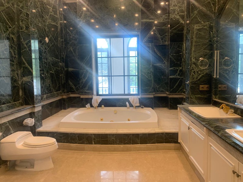 Rumah Bagus Di Jl Taman Metro Alam Pondok Indah Jakarta Selatan