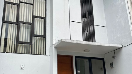 Rumah Modern Minimalis 2 Lantai di Cirendeu