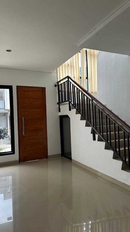 Rumah Modern Minimalis 2 Lantai di Cirendeu