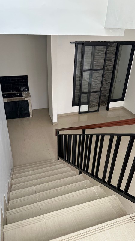 Rumah Modern Minimalis 2 Lantai di Cirendeu