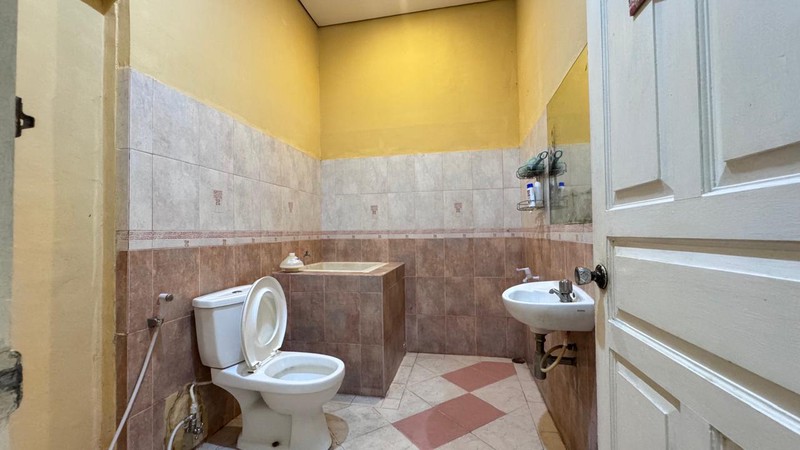 Cinere bukit cinere raya rumah 1 lantai dalam komplek dekat tol brigif