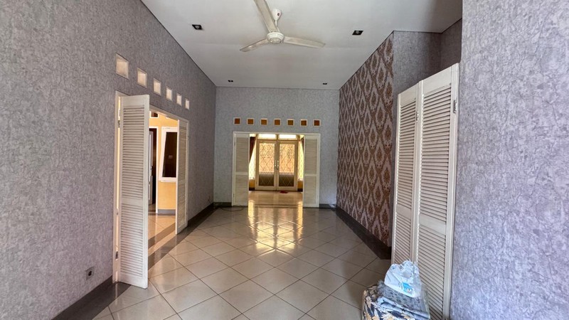 Cinere bukit cinere raya rumah 1 lantai dalam komplek dekat tol brigif