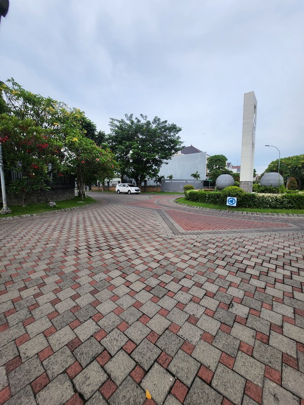 Dijual / Disewakan Rumah The Chofa Plus Kolam Renang Private Pool - Full Furnished Dekat Sukomanunggal, Isen Darmo Harapan, Hokky Buah, Sekolah Iph, Pasar Modern Puncak Permai , Taman Hunian Satelit