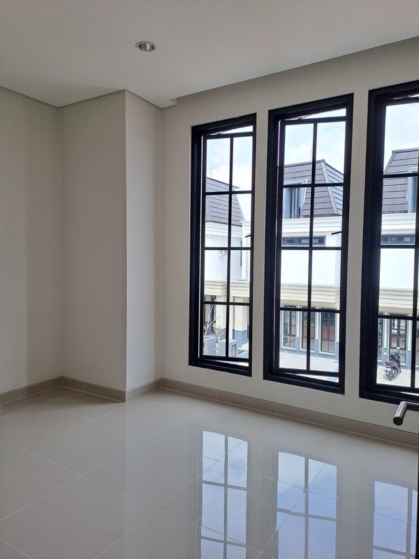 MURAH Disewakan Rumah Baru Gress White House Dian Istana Surabaya