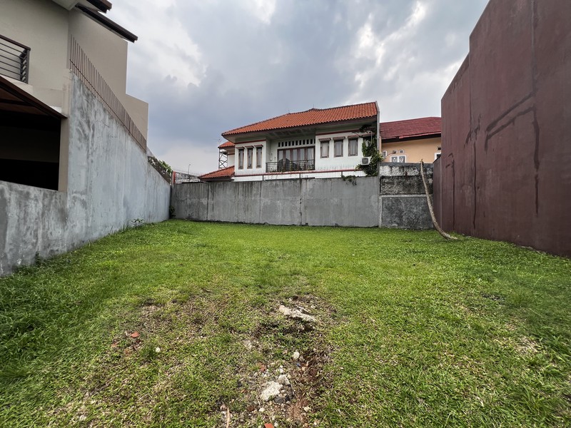 Tanah di Anggrek Loka, 2.3 - Harga Miring 