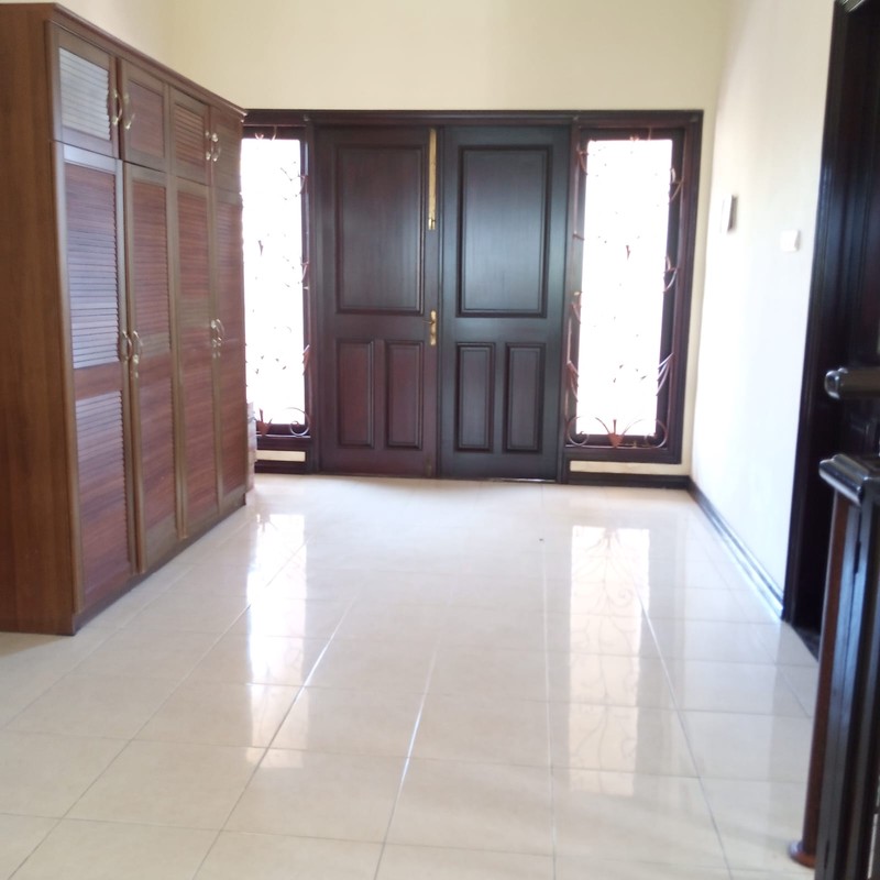 Dijual Rumah Model Classic TAMAN Hunian Satelit Sukomanunggal Surabaya