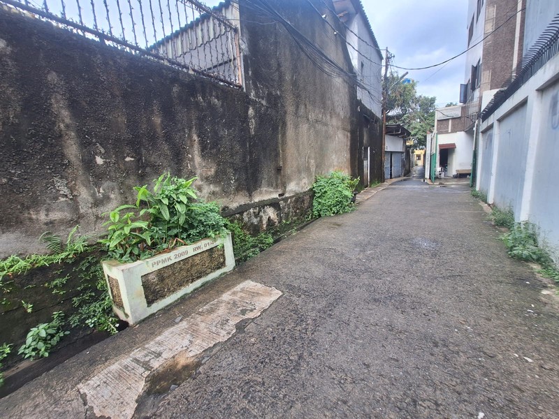 Rumah Kosan aktif menguntungkan dengan 70 kamar, 3,5 Lantai, SHM, di area Karet Belakang, Setiabudi, Jakarta Selatan