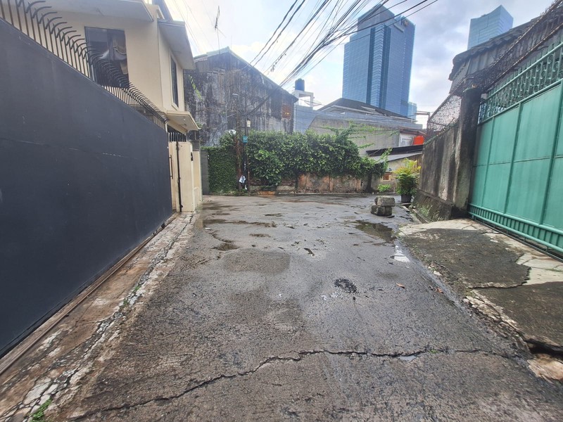 Rumah Kosan aktif menguntungkan dengan 70 kamar, 3,5 Lantai, SHM, di area Karet Belakang, Setiabudi, Jakarta Selatan