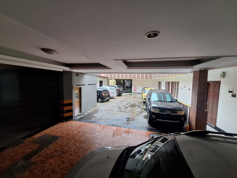 Rumah Kosan aktif menguntungkan dengan 70 kamar, 3,5 Lantai, SHM, di area Karet Belakang, Setiabudi, Jakarta Selatan