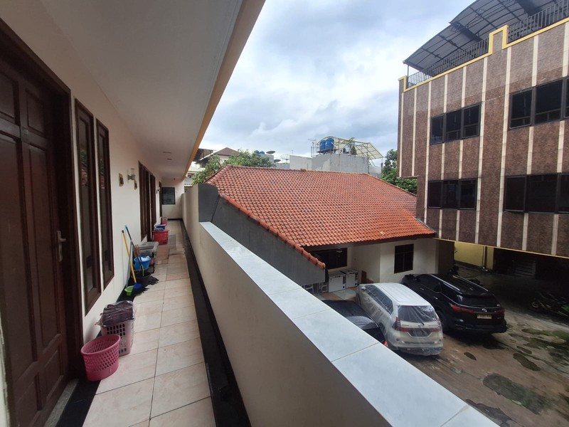 Rumah Kosan aktif menguntungkan dengan 70 kamar, 3,5 Lantai, SHM, di area Karet Belakang, Setiabudi, Jakarta Selatan