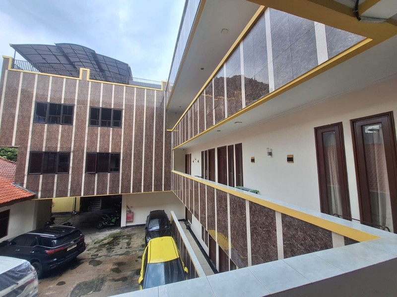 Rumah Kosan aktif menguntungkan dengan 70 kamar, 3,5 Lantai, SHM, di area Karet Belakang, Setiabudi, Jakarta Selatan