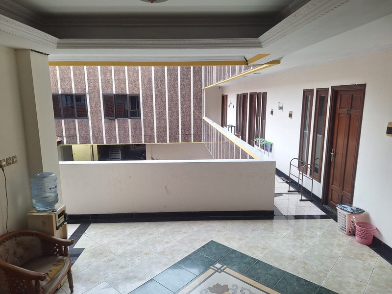 Rumah Kosan aktif menguntungkan dengan 70 kamar, 3,5 Lantai, SHM, di area Karet Belakang, Setiabudi, Jakarta Selatan