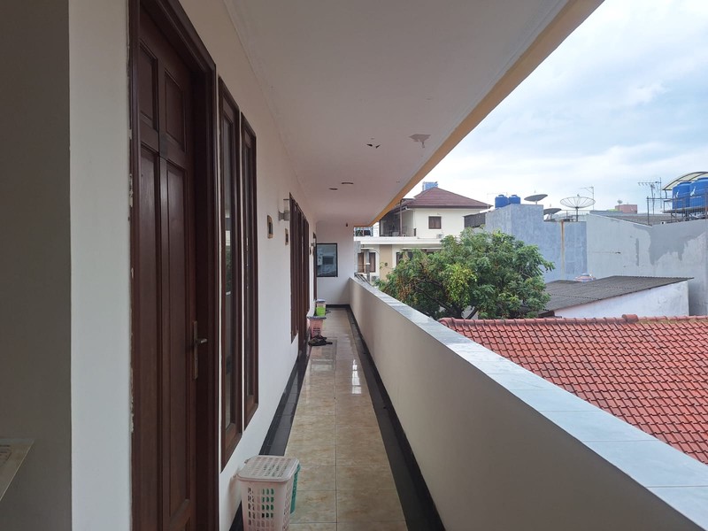 Rumah Kosan aktif menguntungkan dengan 70 kamar, 3,5 Lantai, SHM, di area Karet Belakang, Setiabudi, Jakarta Selatan