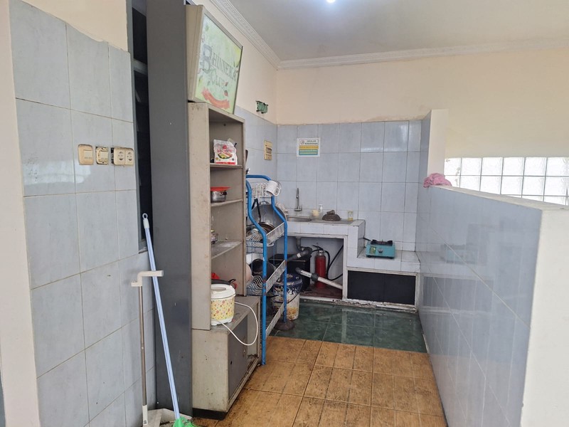 Rumah Kosan aktif menguntungkan dengan 70 kamar, 3,5 Lantai, SHM, di area Karet Belakang, Setiabudi, Jakarta Selatan