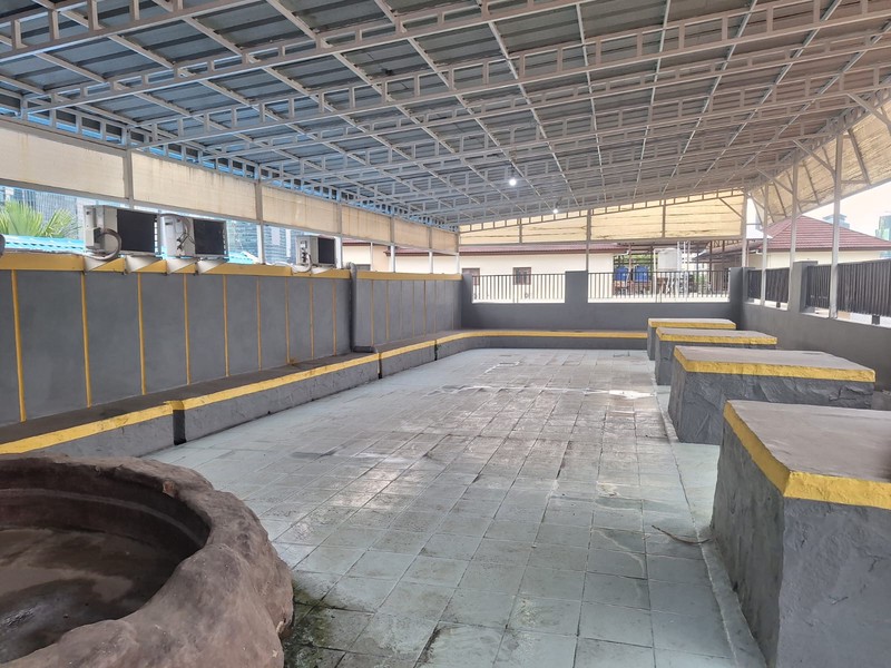 Rumah Kosan aktif menguntungkan dengan 70 kamar, 3,5 Lantai, SHM, di area Karet Belakang, Setiabudi, Jakarta Selatan