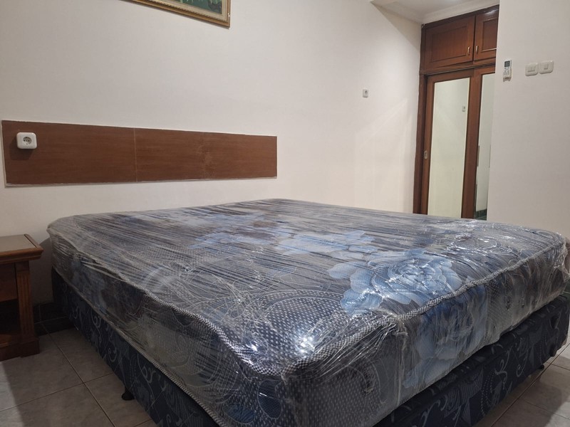 Rumah Kosan aktif menguntungkan dengan 70 kamar, 3,5 Lantai, SHM, di area Karet Belakang, Setiabudi, Jakarta Selatan