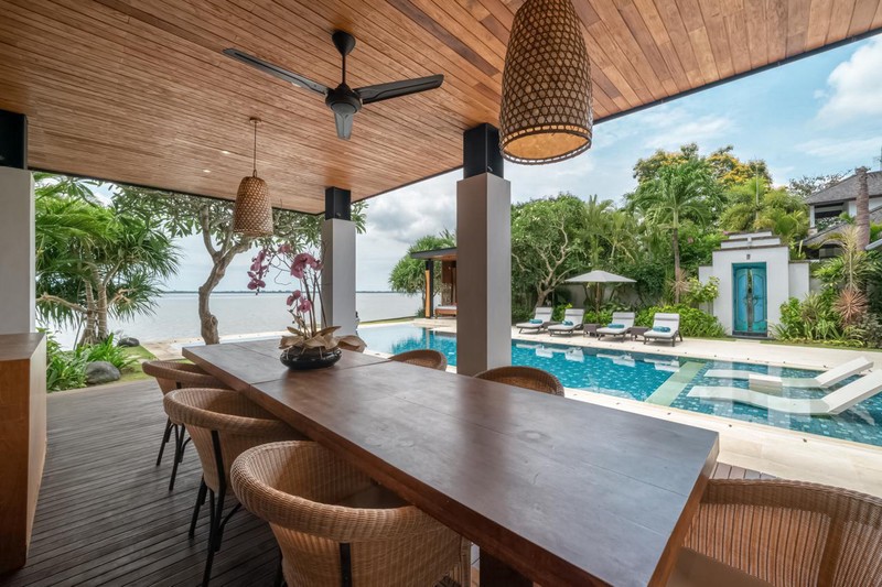 Freehold - A True Bali Bali Escape: Beachfront Villa with Rooftop Lounge & Tropical Charm, Tanjung Benoa, Nusa Dua, Bali