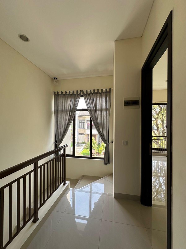 Rumah Minimalis 2 Lantai di The Eminent BSD Dekat Akses Tol