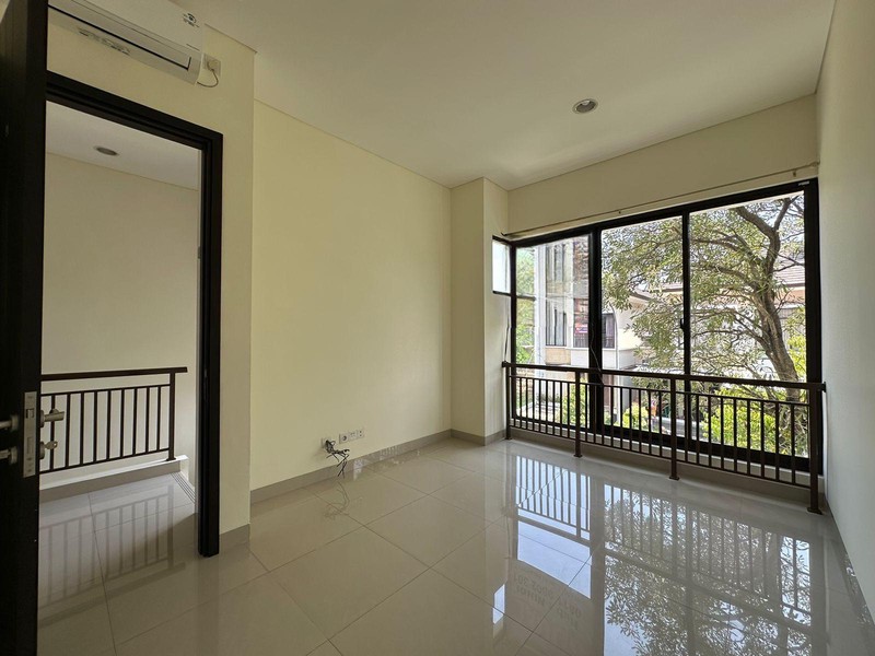 Rumah Minimalis 2 Lantai di The Eminent BSD Dekat Akses Tol