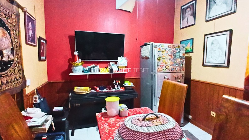 Rumah 2 Lantai di Tebet Timur, Jakarta Selatan - SHM, Siap Huni