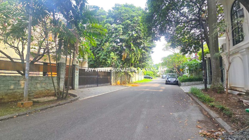 Rumah Mewah Brand New Lokasi Prestisius di Metro Alam Pondok Indah