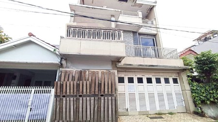 Rumah 3 Lantai, Lokasi Strategis dekat Kampus UIN di Ciputat