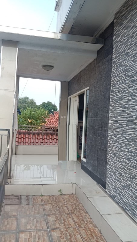 Rumah 3 Lantai, Lokasi Strategis dekat Kampus UIN di Ciputat