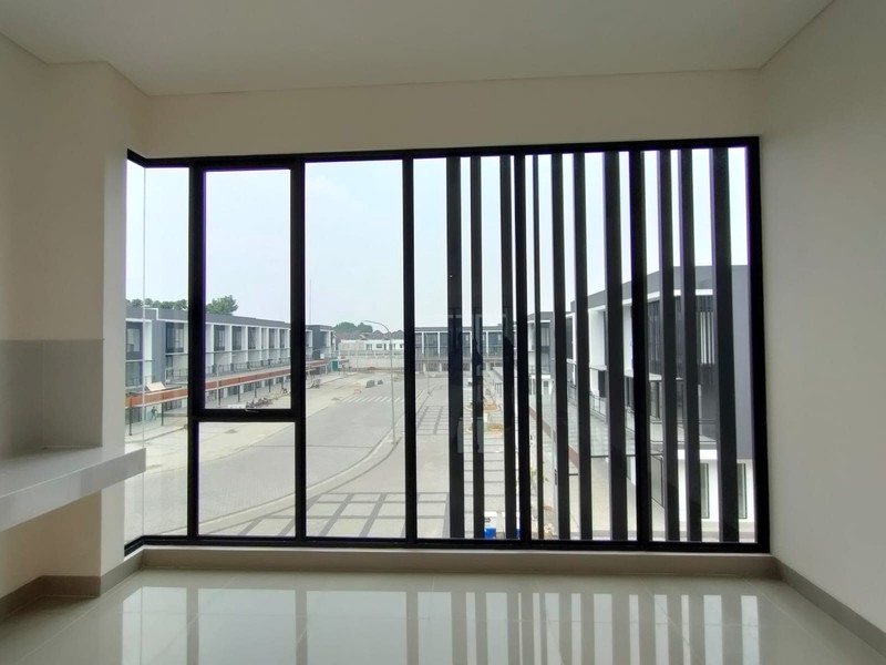 For Rent. Ruko 3 lantai di Hampton Avenue, Gading Serpong