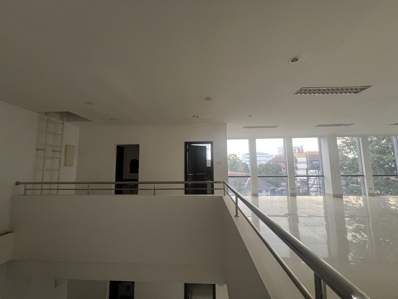 Gedung 4 lantai & Bangunan Heritage di Tengah Kota Bandung