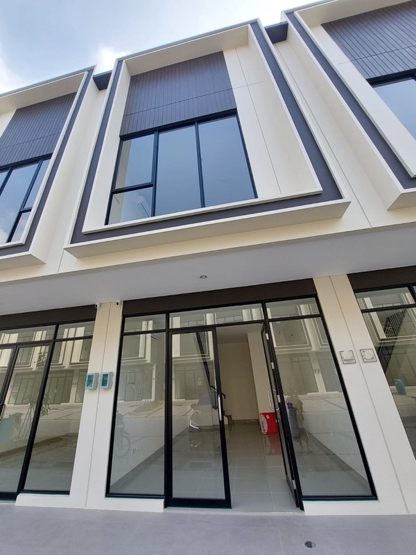 Hot Rent. Ruko brand new Sorrento Grande West, Gading Serpong