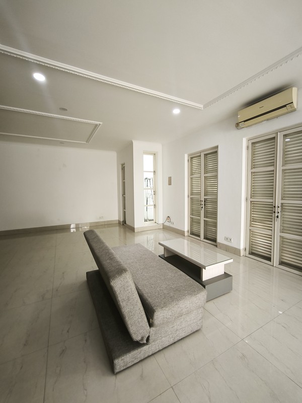 Townhouse mewah di lokasi emas Kemang!