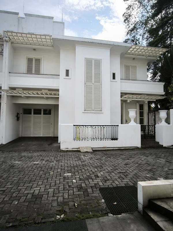 Townhouse mewah di lokasi emas Kemang!